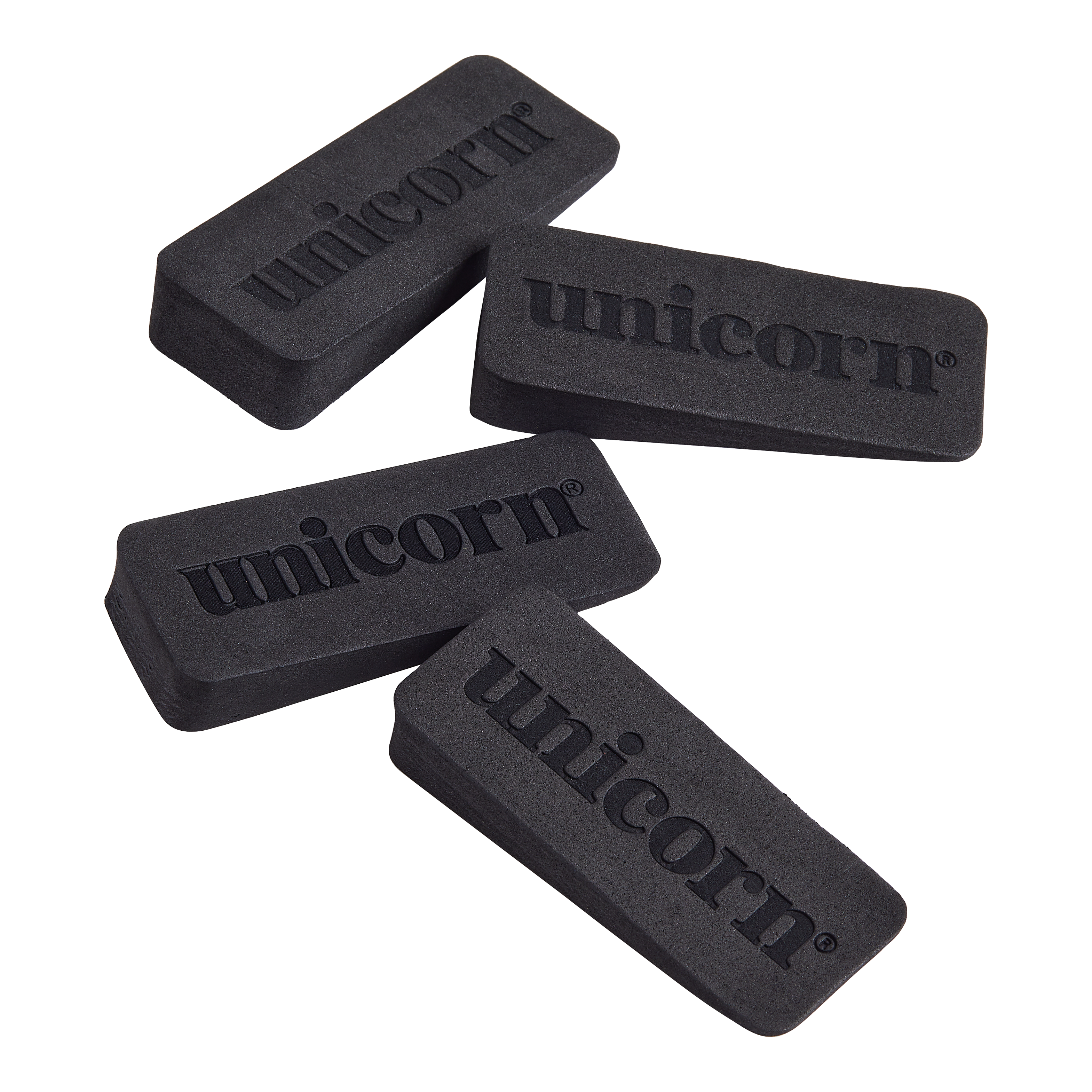 Auf dem Bild sind vier schwarze Keile mit dem Aufdruck "unicorn" zu sehen. Es handelt sich um Dartboard-Wedges, die zum Ausgleichen und Befestigen einer Dartscheibe verwendet werden.